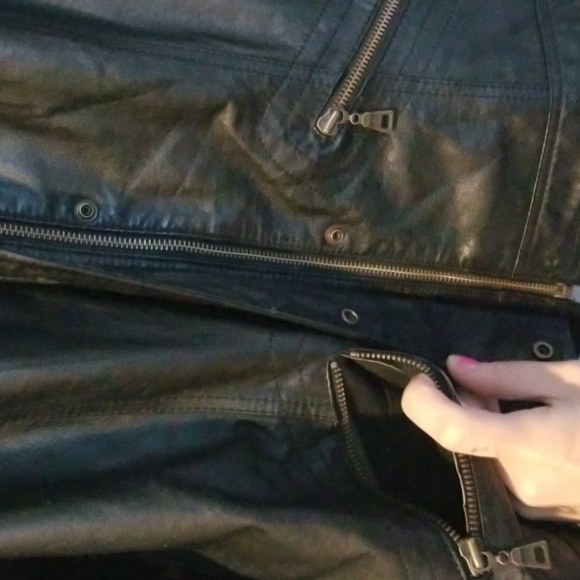 ❤ Danier Black Leather Moto Style Coat / Jacket ❤ - Picture 4 of 12